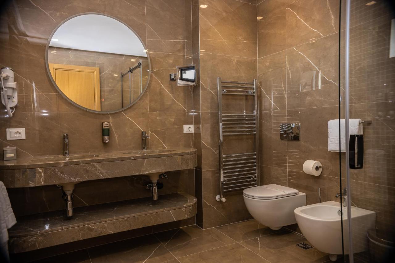 Hotel Golden Palace Shkoder Exterior photo