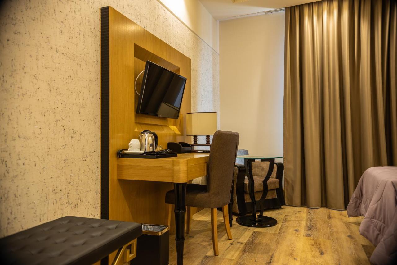 Hotel Golden Palace Shkoder Exterior photo